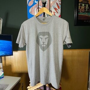 ADOBE WORKFRONT lion tee men’s size M